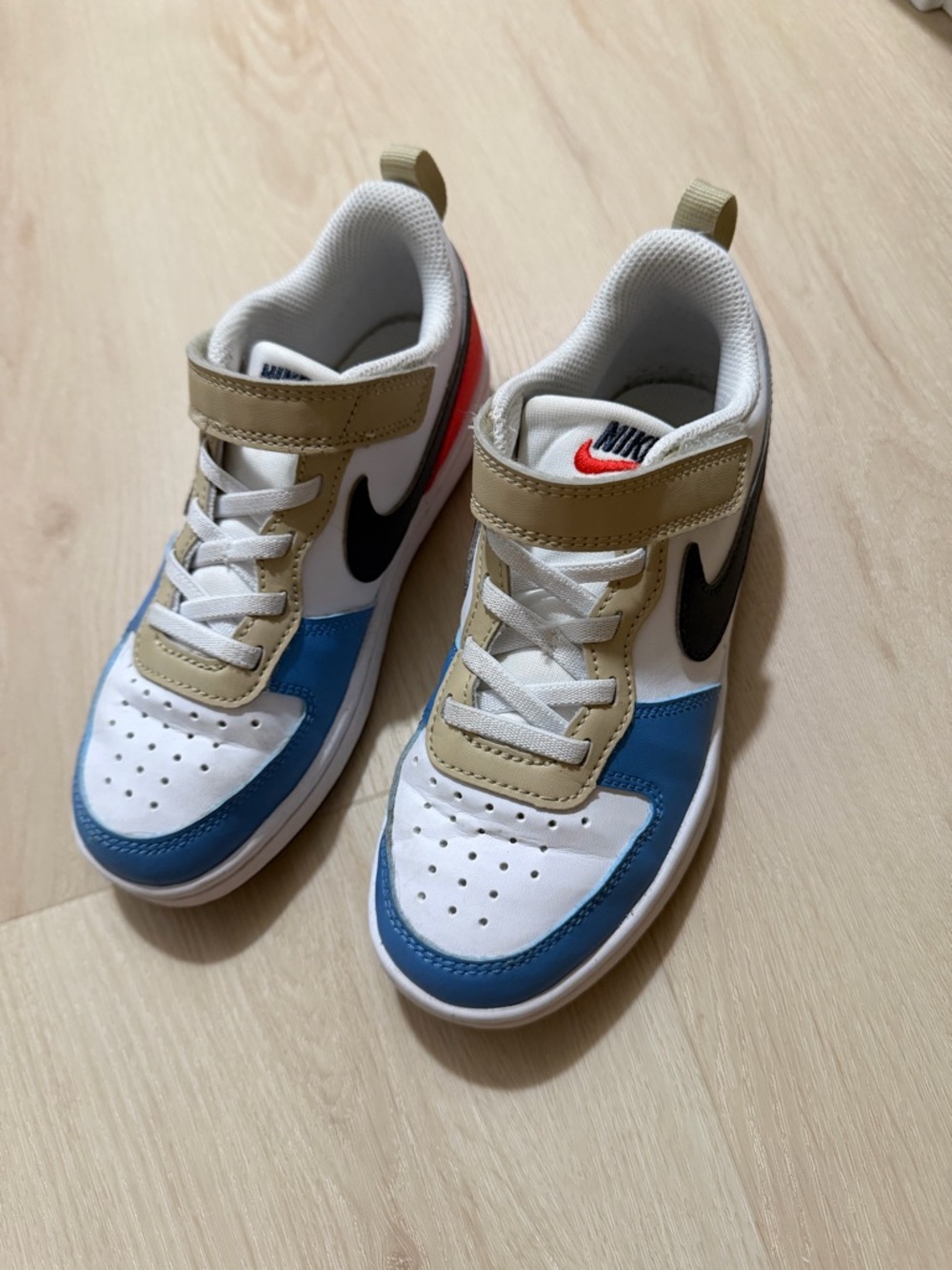 Nike Kids Low-Top Sneakers in White, Blue & Tan with Black Swoosh